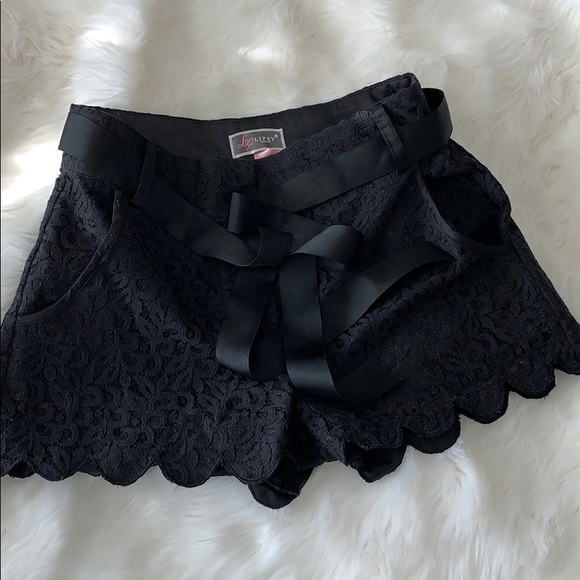 📌Scalloped laced shorts - Picture 2 of 4